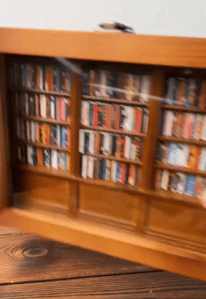 Anti-stress Bookshelf ~ Shake away tension and refresh your mind anytime.